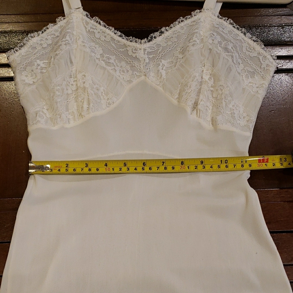 Elegant Vintage Cream/White Lace Slip - Picture 9 of 13